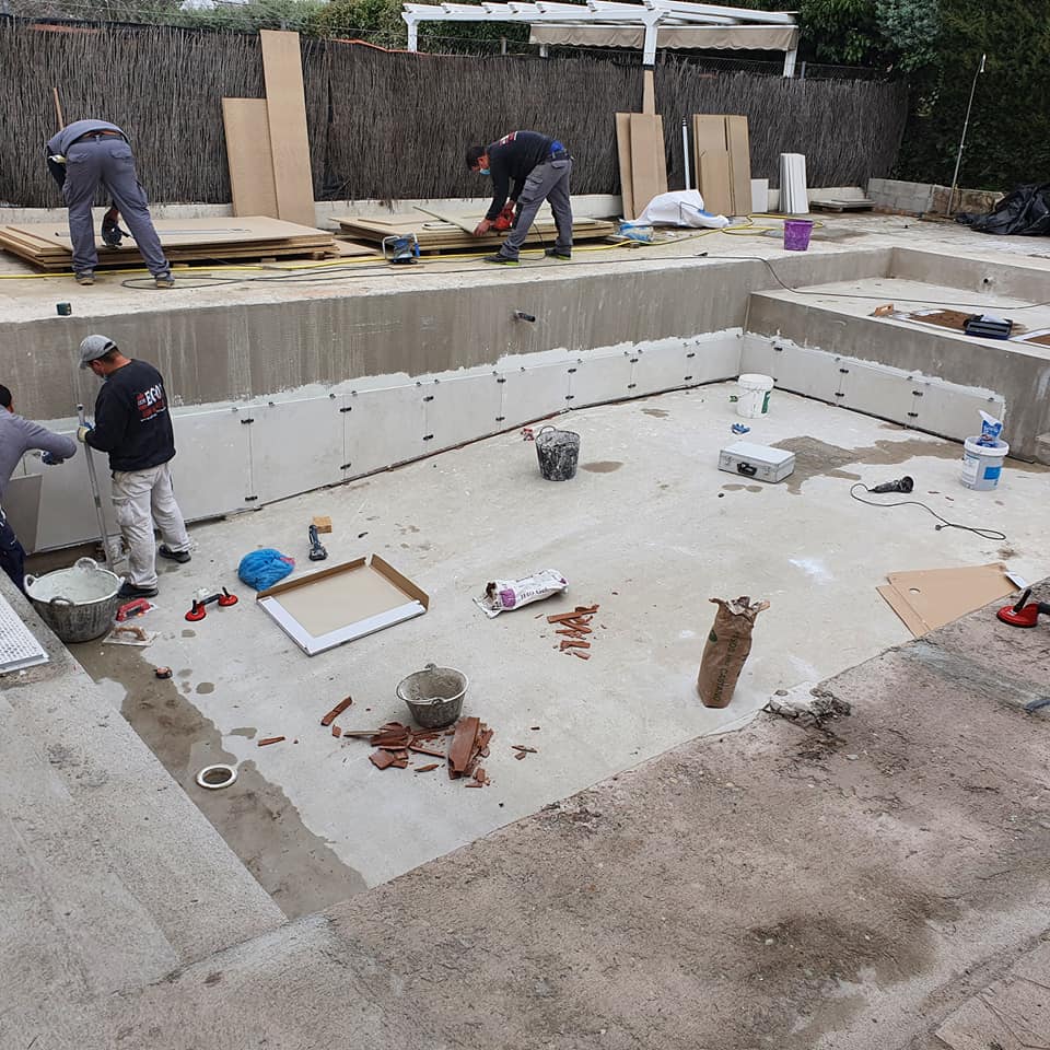 Piscina y caseta para la depuradora (3)